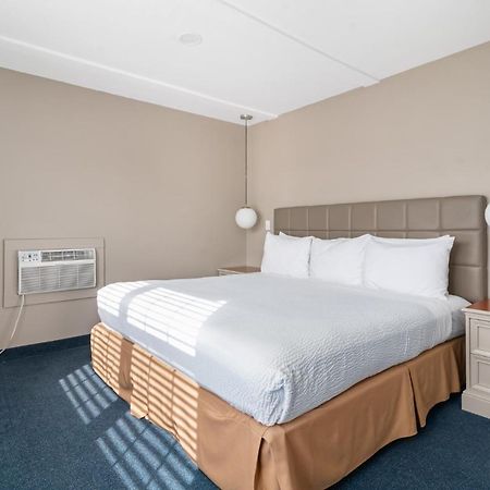 Clearwater Lakeshore Motel Маккино Сити Экстерьер фото