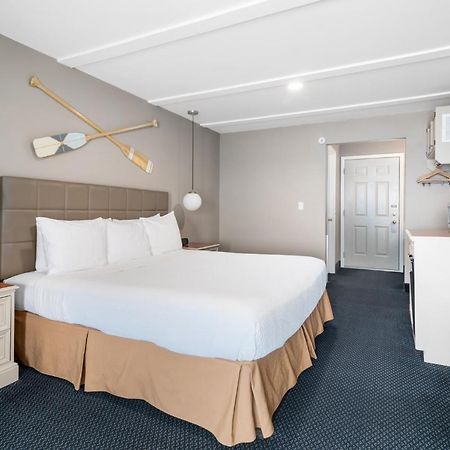 Clearwater Lakeshore Motel Маккино Сити Экстерьер фото
