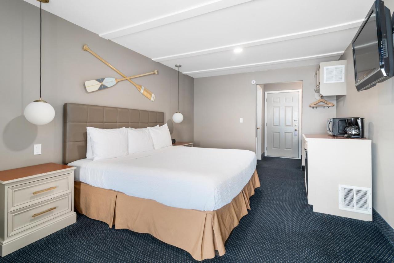 Clearwater Lakeshore Motel Маккино Сити Экстерьер фото