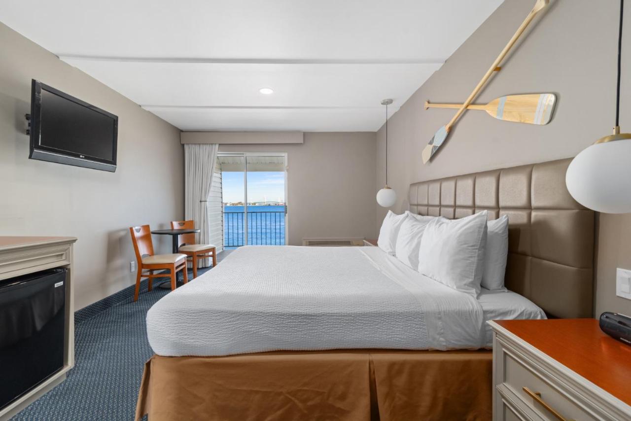 Clearwater Lakeshore Motel Маккино Сити Экстерьер фото