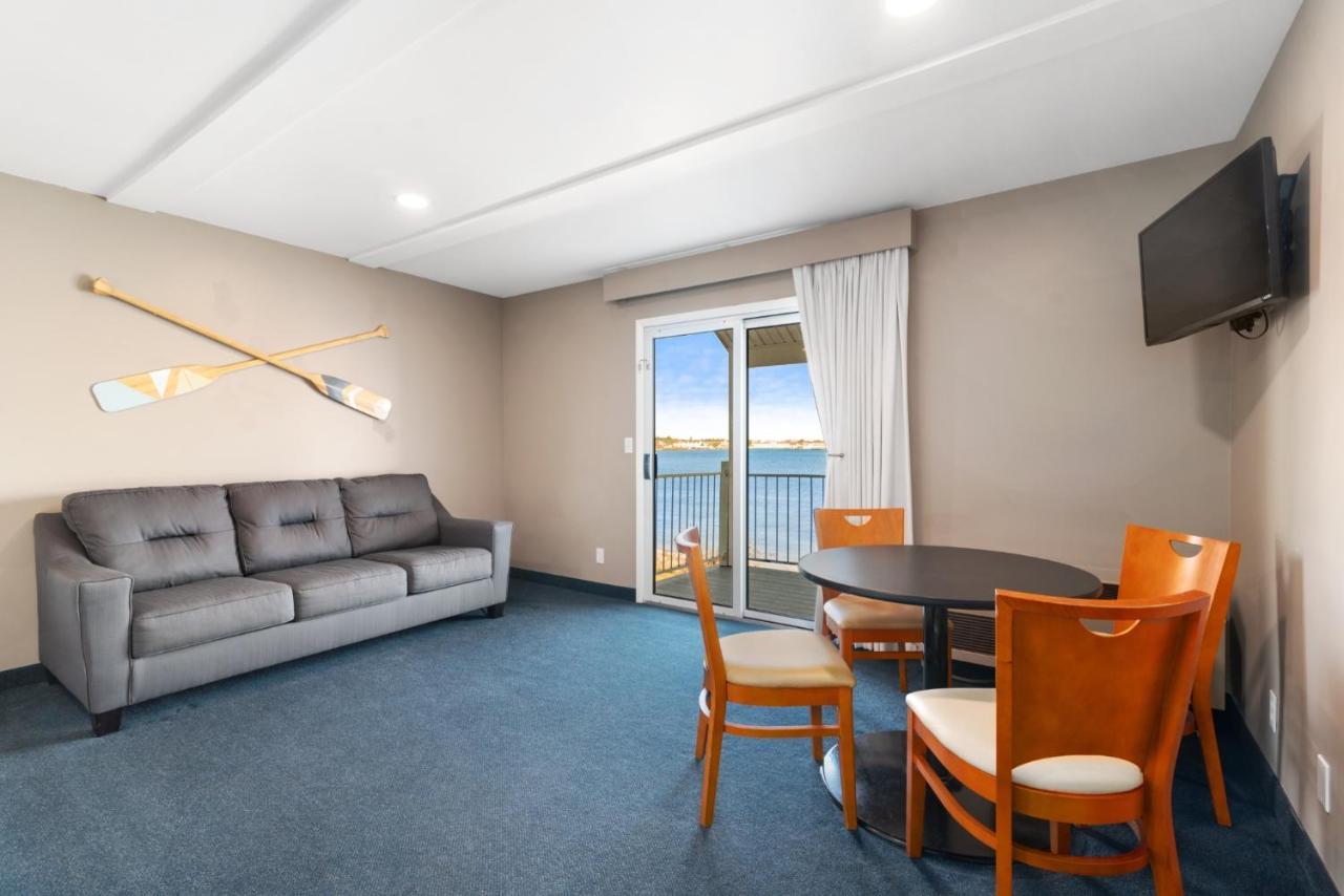 Clearwater Lakeshore Motel Маккино Сити Экстерьер фото