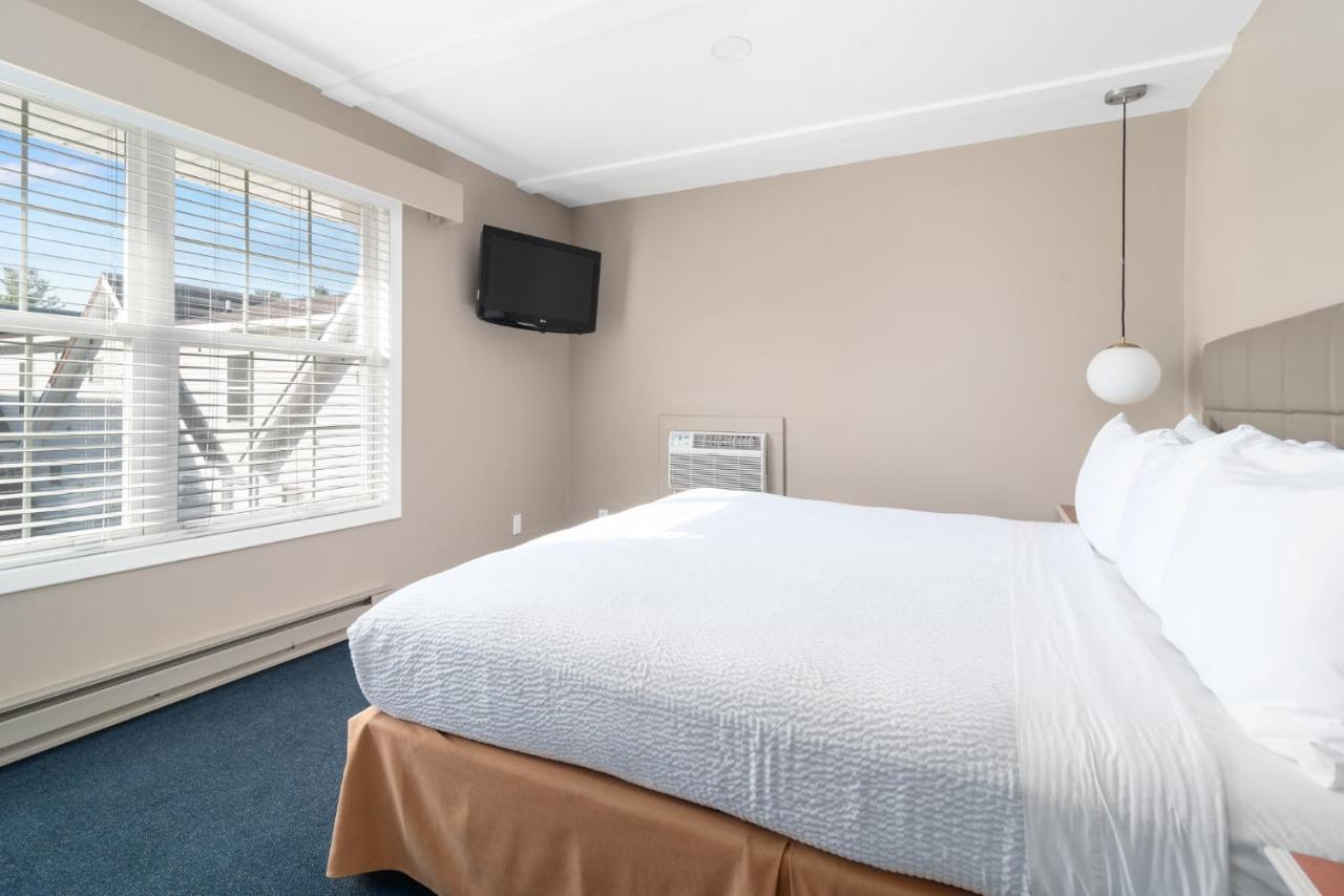 Clearwater Lakeshore Motel Маккино Сити Экстерьер фото