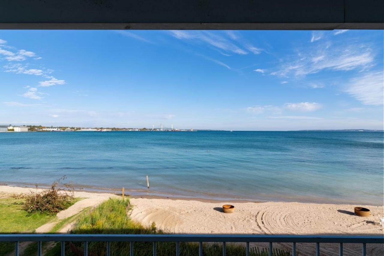 Clearwater Lakeshore Motel Маккино Сити Экстерьер фото