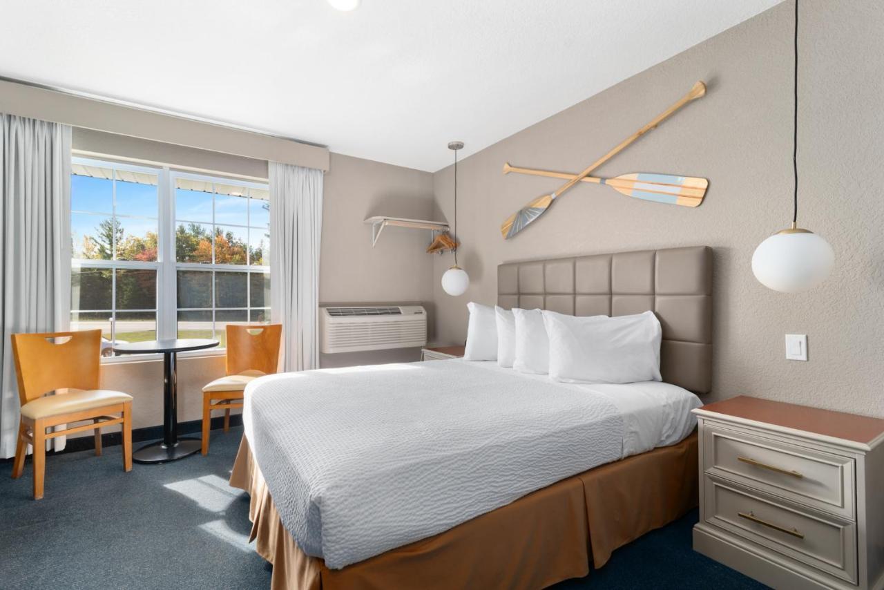 Clearwater Lakeshore Motel Маккино Сити Экстерьер фото
