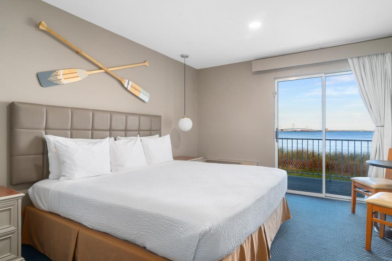 Clearwater Lakeshore Motel Маккино Сити Экстерьер фото