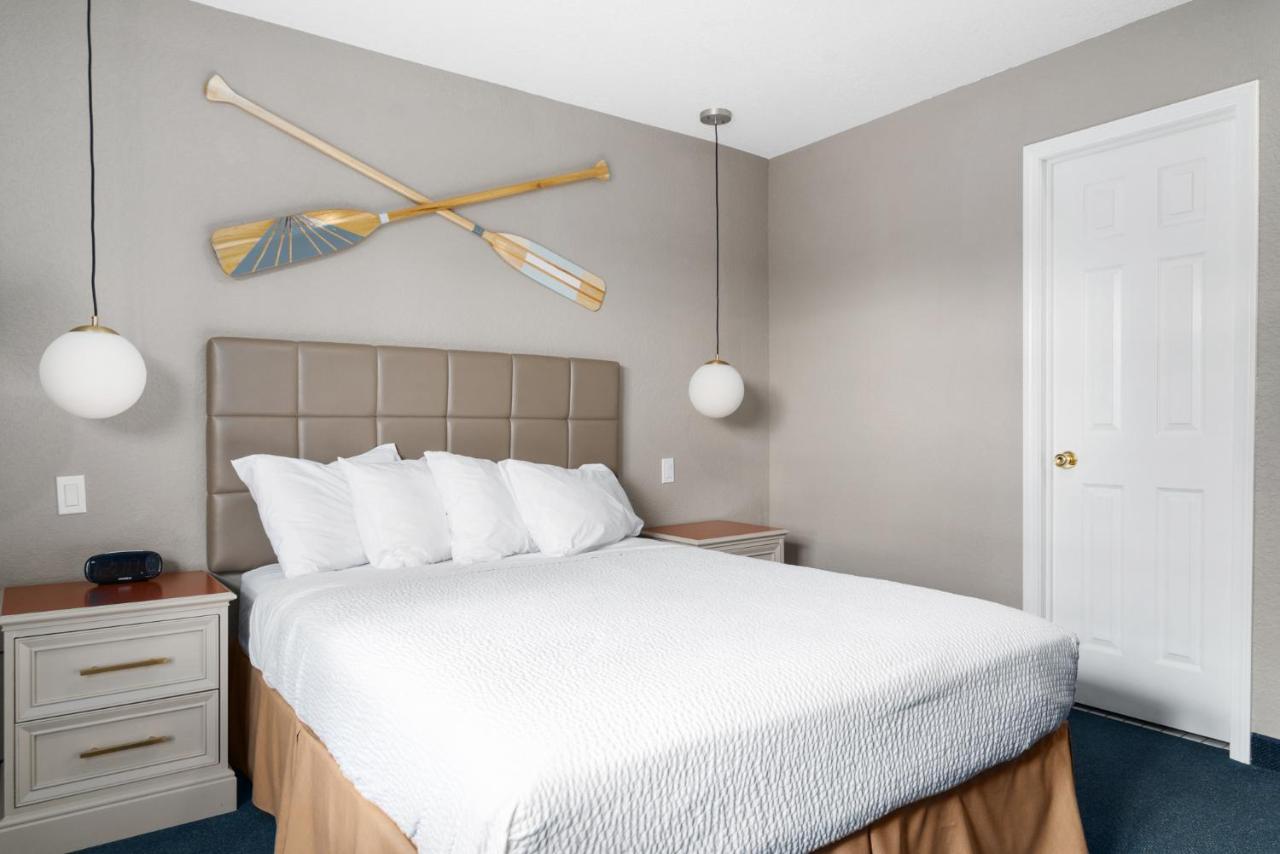 Clearwater Lakeshore Motel Маккино Сити Экстерьер фото