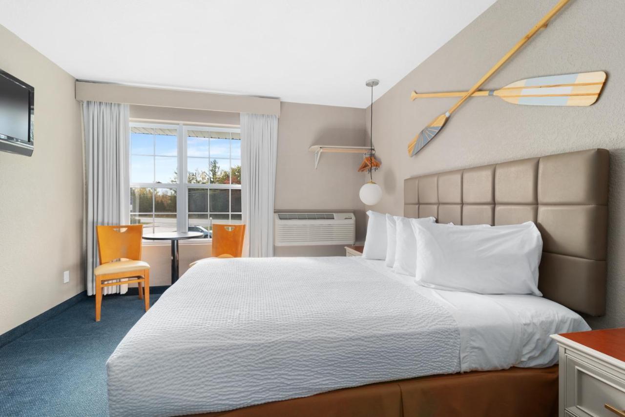 Clearwater Lakeshore Motel Маккино Сити Экстерьер фото