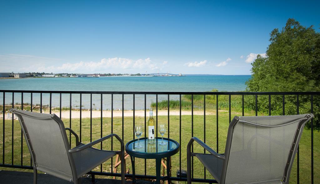 Clearwater Lakeshore Motel Маккино Сити Номер фото