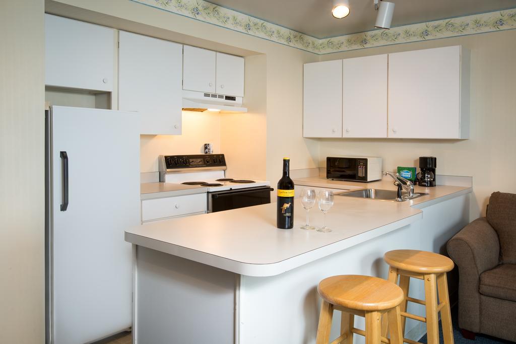 Clearwater Lakeshore Motel Маккино Сити Номер фото