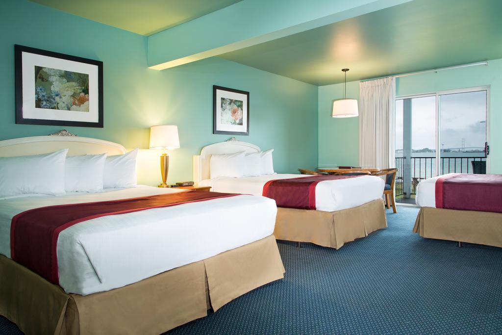Clearwater Lakeshore Motel Маккино Сити Номер фото