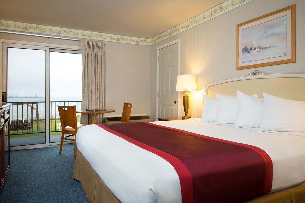 Clearwater Lakeshore Motel Маккино Сити Номер фото