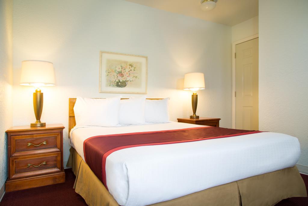 Clearwater Lakeshore Motel Маккино Сити Номер фото