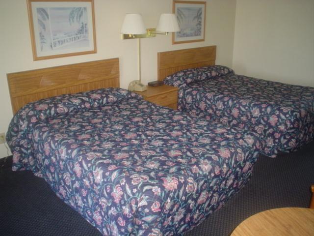 Clearwater Lakeshore Motel Маккино Сити Номер фото