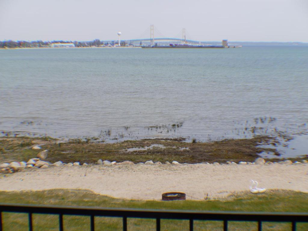 Clearwater Lakeshore Motel Маккино Сити Номер фото