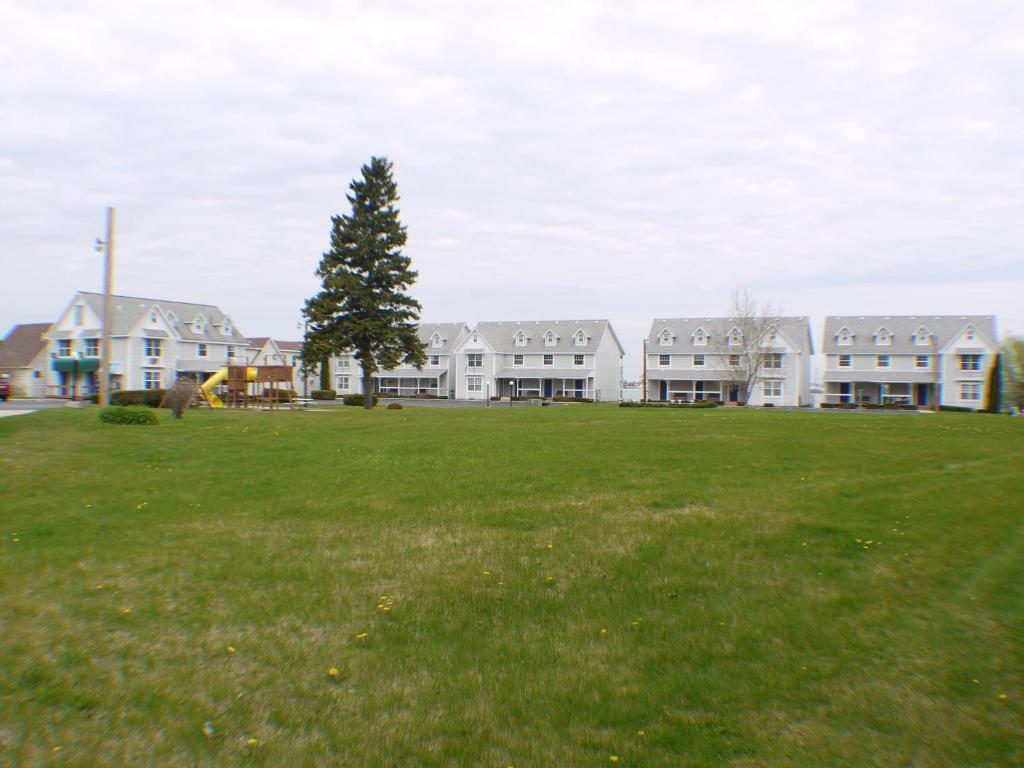 Clearwater Lakeshore Motel Маккино Сити Экстерьер фото